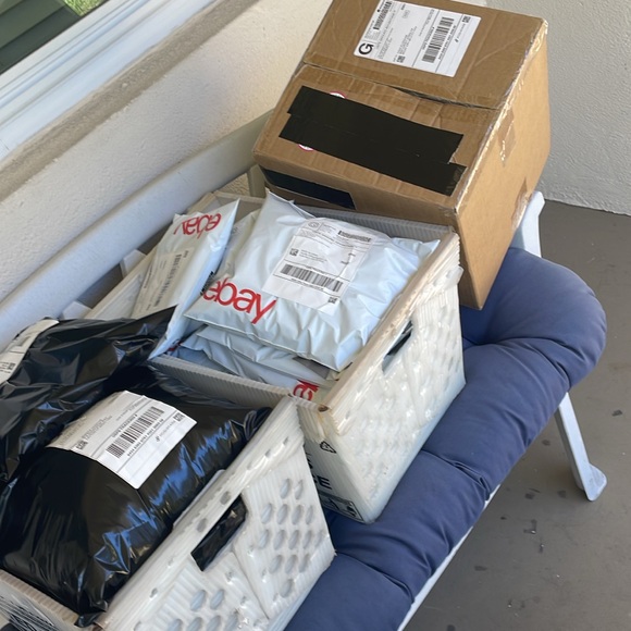 Hi, I Buy & Sell Pre-Loved Designer Clothing & Shoes - Men’s & Women’s - Picture 9 of 17